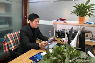 阿斯：维尼修斯今天完成了大部分训练，他有望首发出战赫罗纳